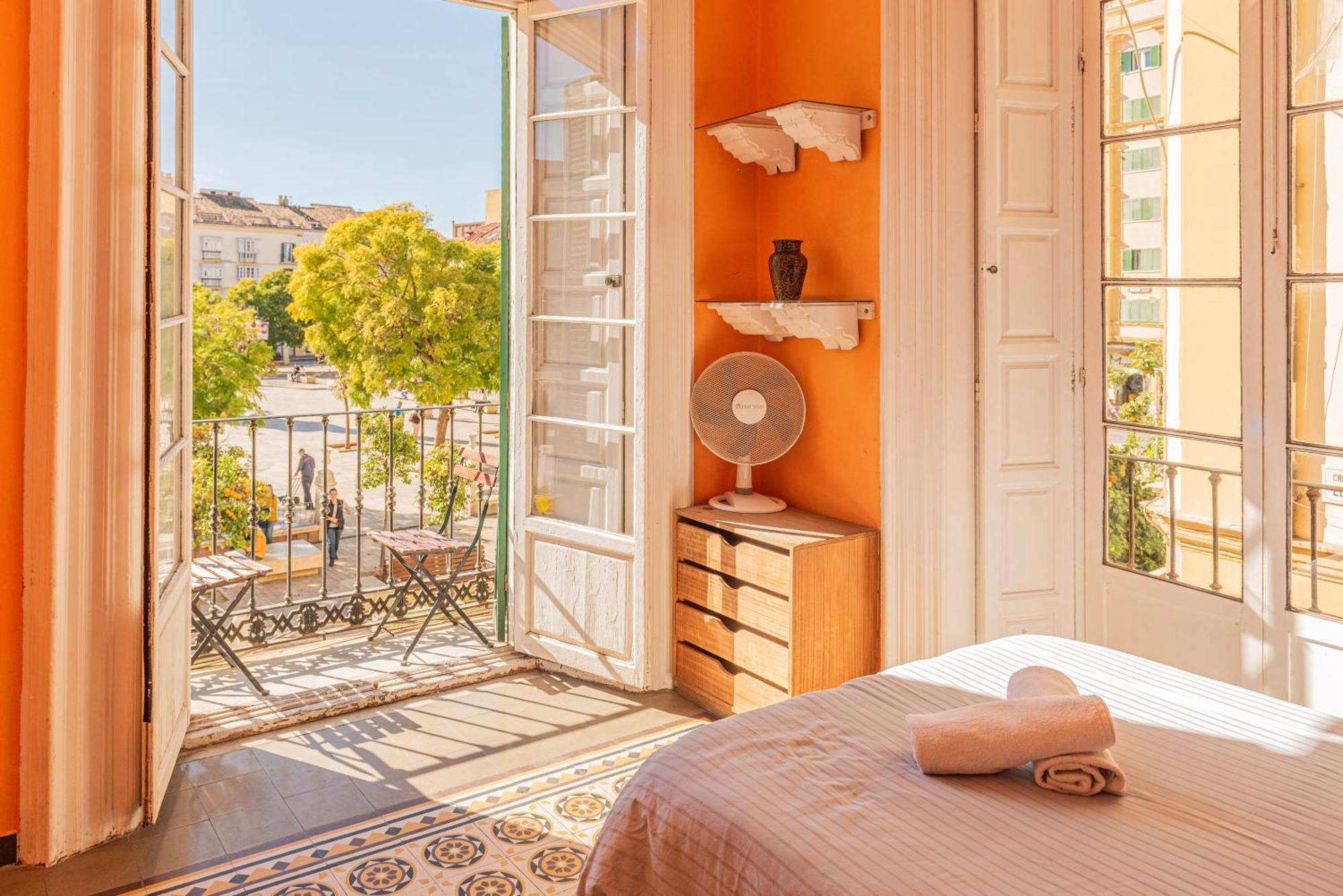 Private Rooms In Historic Building On The Square Màlaga Exteriér fotografie