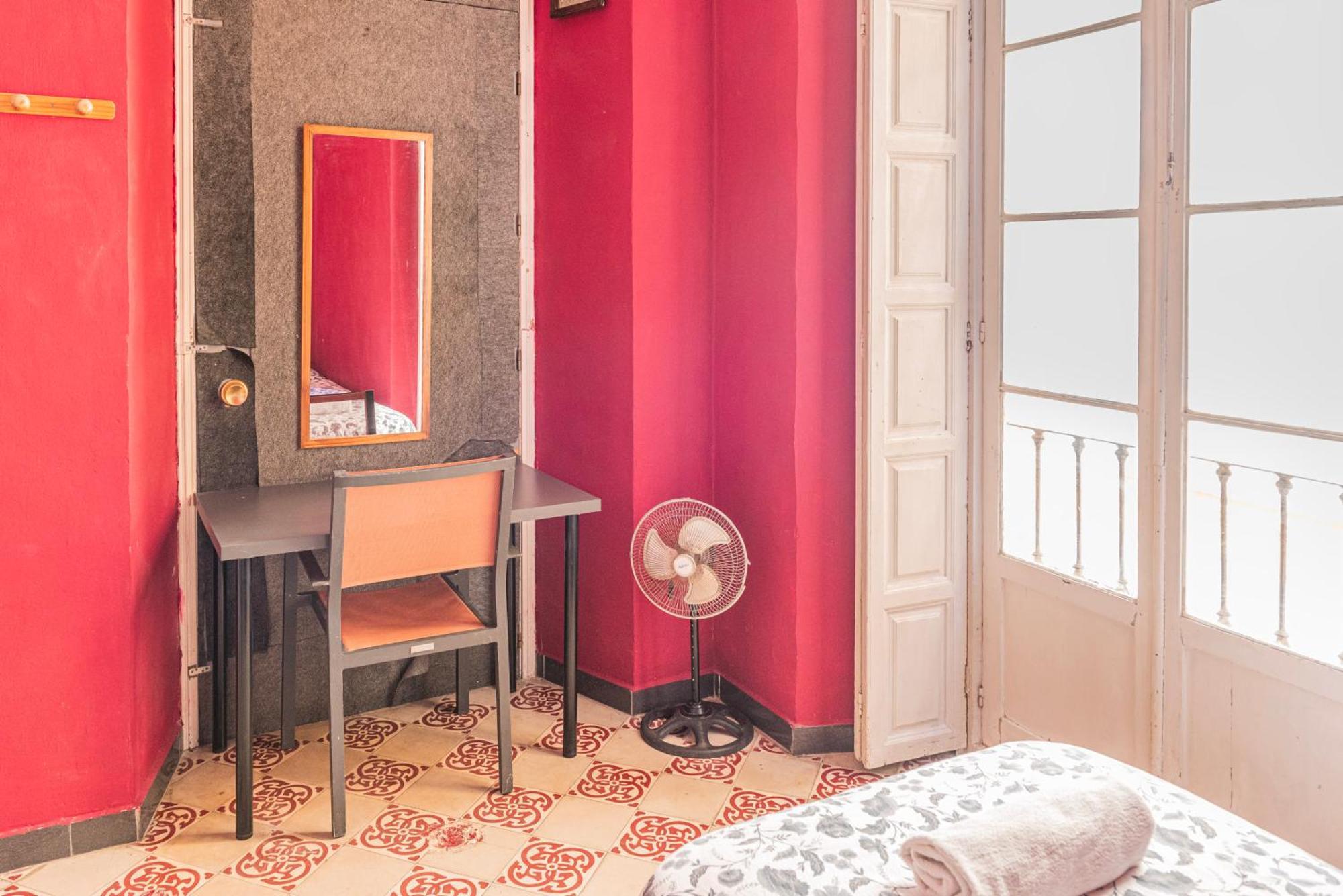 Private Rooms In Historic Building On The Square Màlaga Exteriér fotografie