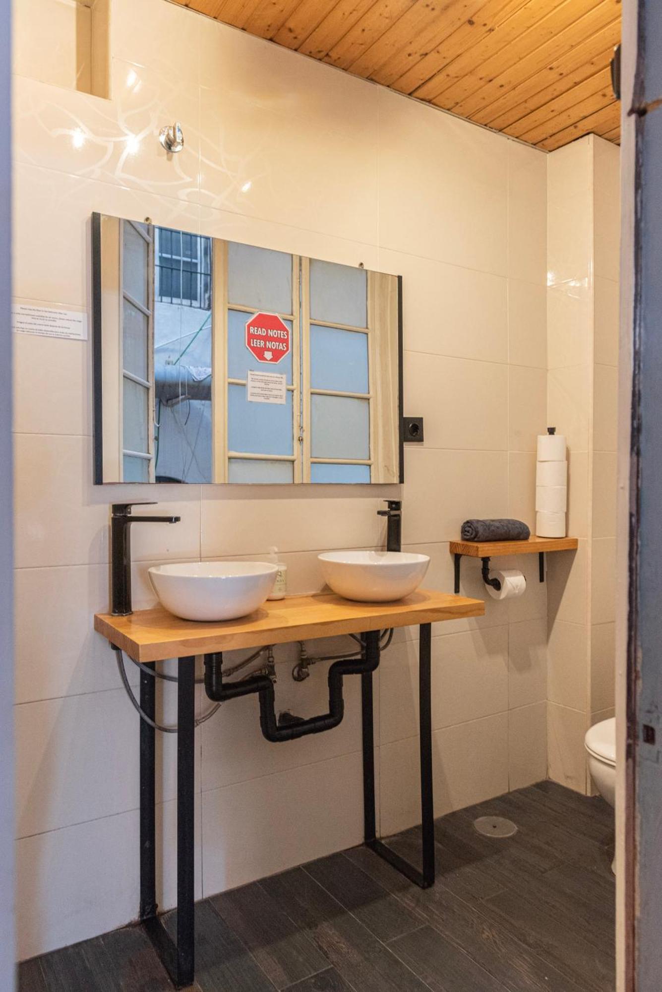 Private Rooms In Historic Building On The Square Màlaga Exteriér fotografie