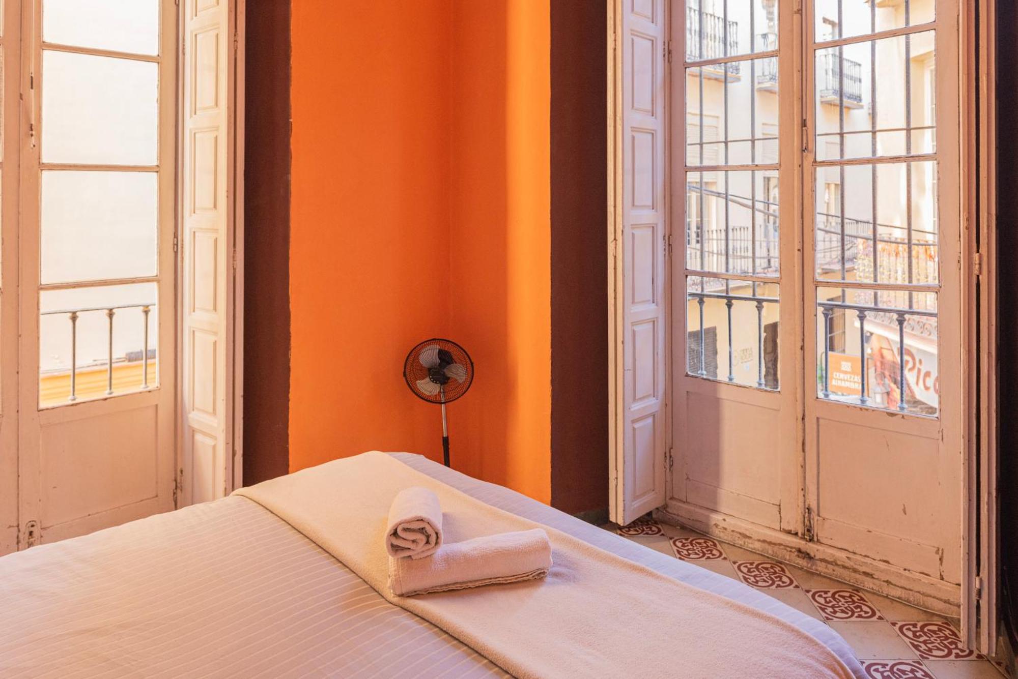 Private Rooms In Historic Building On The Square Màlaga Exteriér fotografie